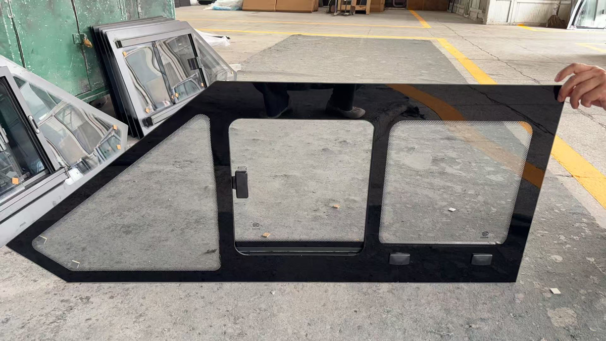 游艇側窗
